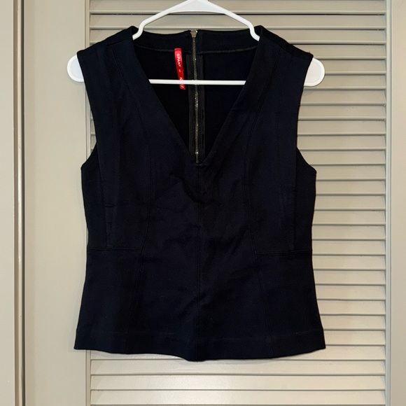 Spanx The Perfect V Neck Seamed Black Sleeveless Top Sz XS - Picture 2 of 7